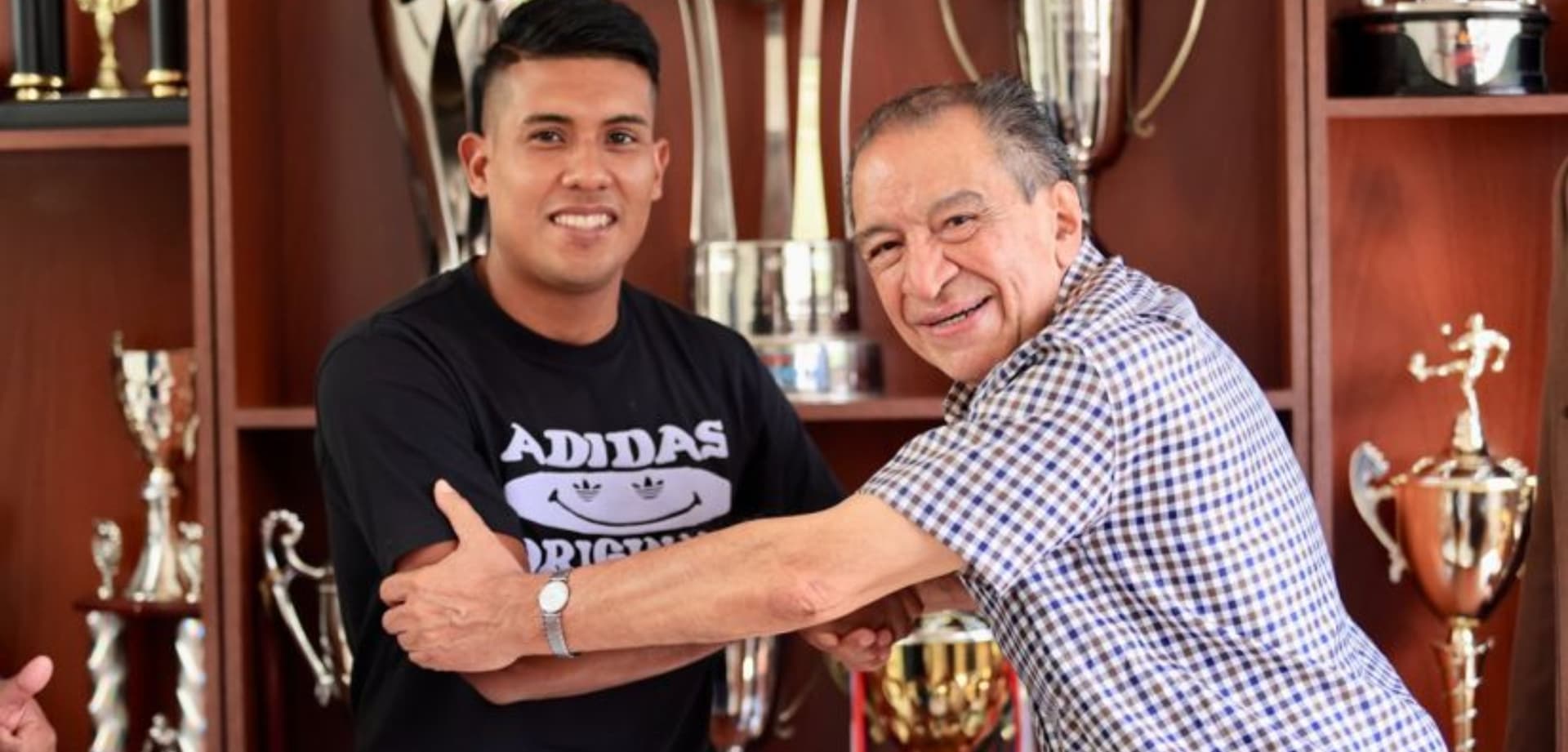 El peruano continúa acumulando minutos en el cuadro cafetero