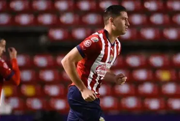 El peruano debutó oficialmente con el Chivas en la Liga MX
