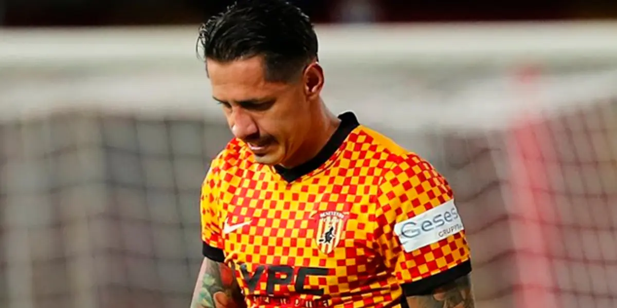 El peruano estaría siendo borrado de su equipo luego de participar en la selección peruana