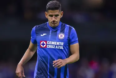 El peruano fue interceptado por hinchas que le reclamaron su pobre desempeño