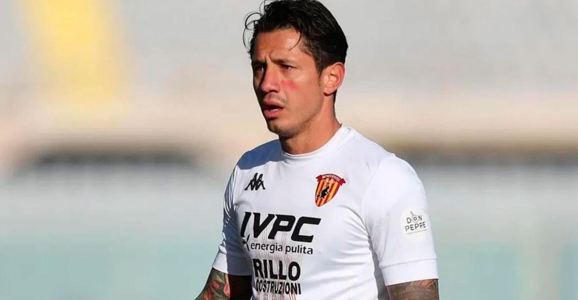 El peruano llegó tocado a su equipo después de jugar con Perú