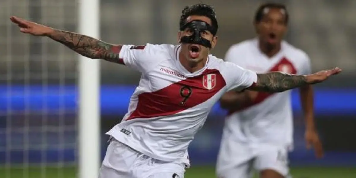 El peruano recibe elogios desde distintas áreas de la prensa por gesto con el Papa