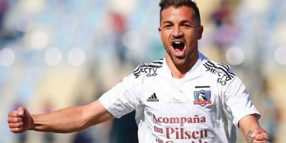 El peruano recibió un reconocimiento en Colo Colo