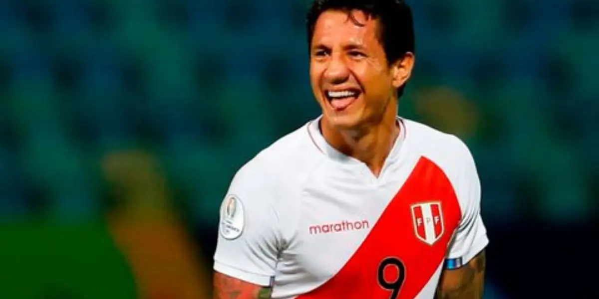 El peruano se muere por vestir la camiseta de la selección peruana