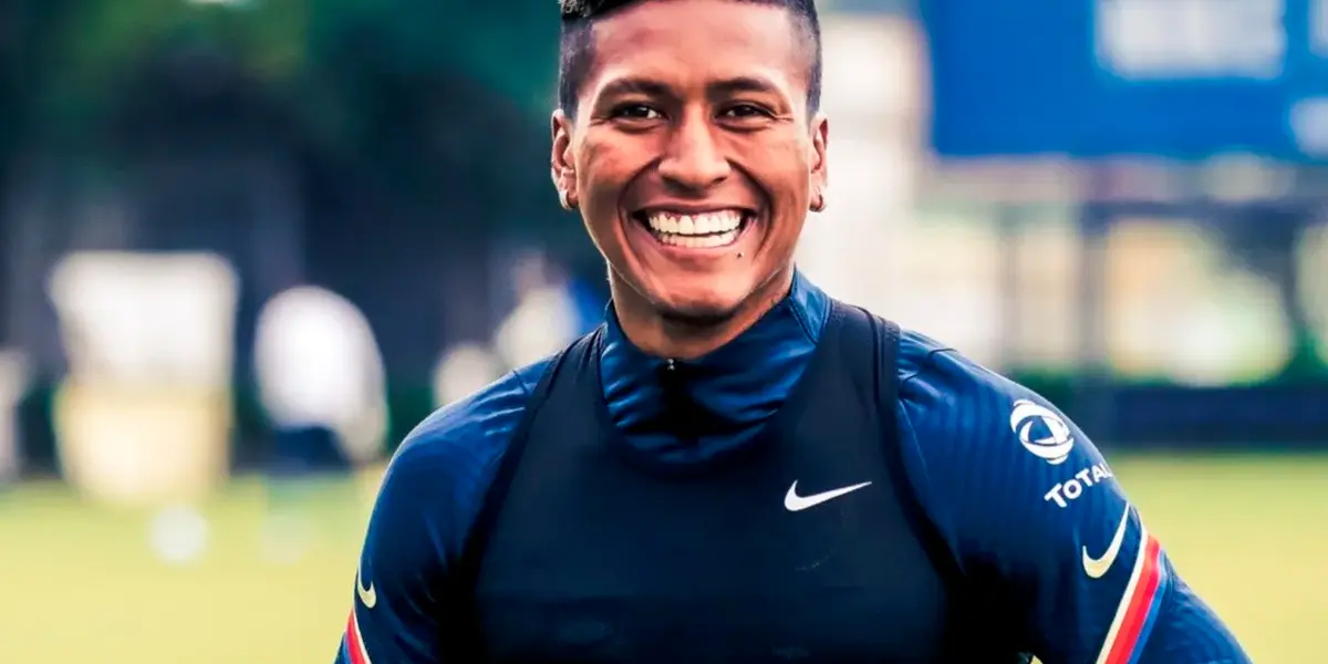 El peruano sigue en México a espera de una oferta formal