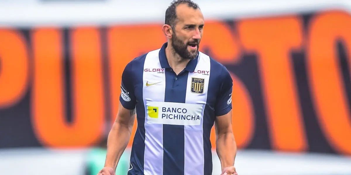 El 'pirata' es también muy conocido por sus polémicas, más allá de sus goles en los diversos clubes de su carrera.