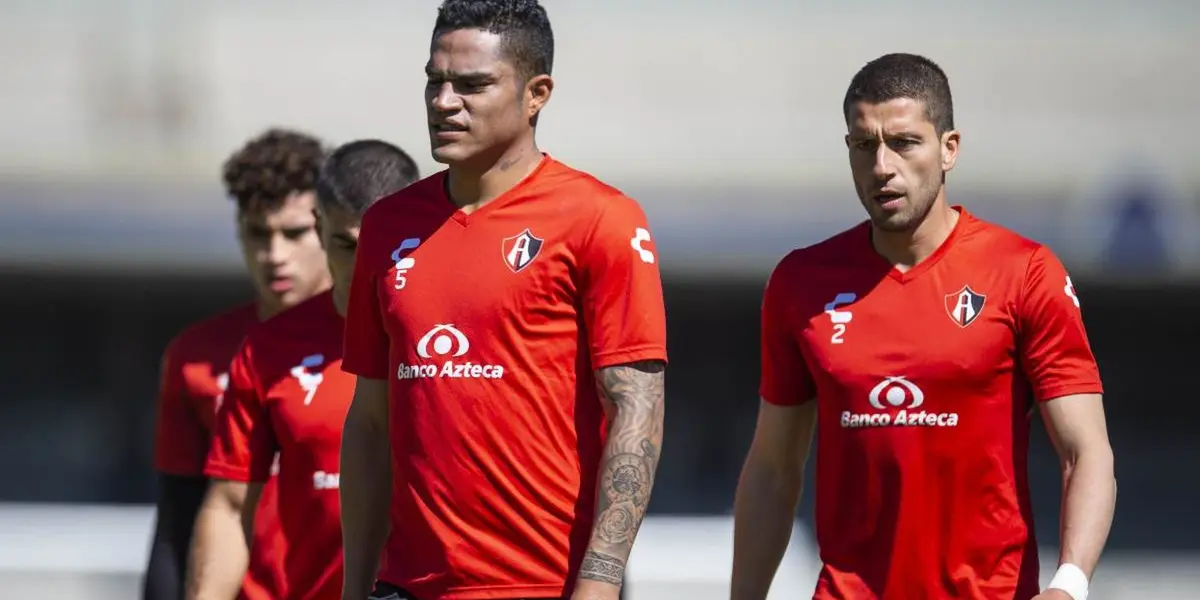 El presidente del Atlas reveló que el DT, Diego Cocca, le sugirió a Santamaría no salir jugando, pero lo desobedeció.