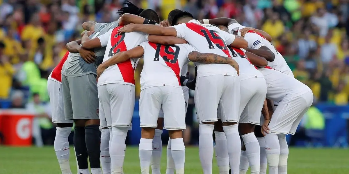 El profesor Ricardo Gareca entrenó con un equipo inédito en la Selección Peruana de Fútbol para enfrentar mañana a Uruguay por Eliminatorias