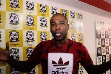 El recordado futbolista reveló que se fue a los golpes con un conocido arquero de Perú.