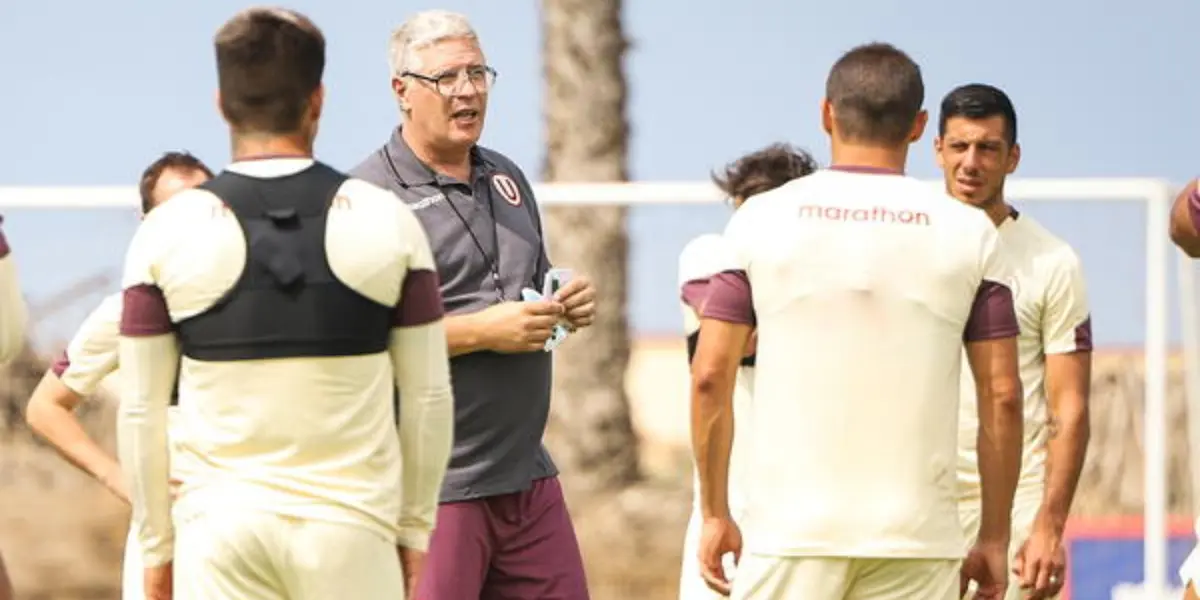 El técnico uruguayo está con un pie fuera del equipo