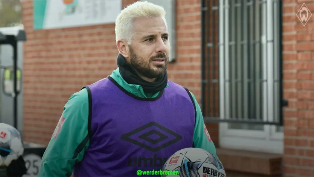 El Werder Bremen compará a Pizarro con Messi