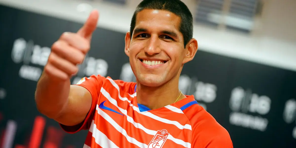 El zaguero de 25 años goza de unos electrodomésticos de alta gama, una buena vista a la ciudad y hasta jardines.