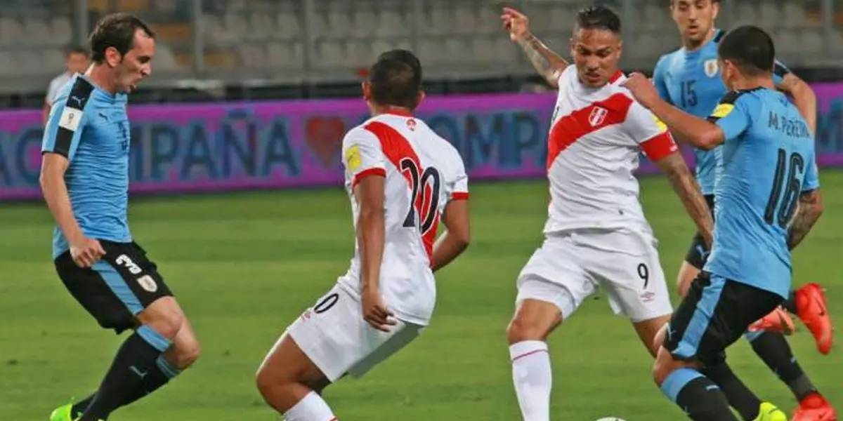 En lugar de proponer el juego, como siempre lo han hecho los 'charrúas', Perú era el que salía a jugar primero mientras ellos se arrinconaban en su área.