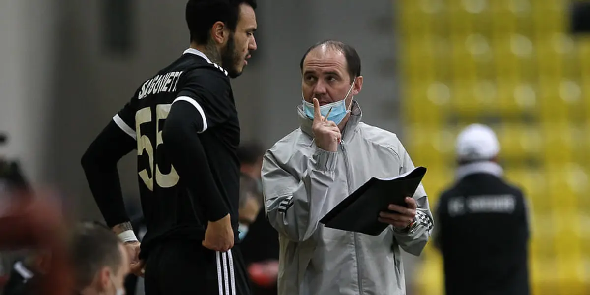 En Moldavia goza de una casa de lujos y de viajes a diversos destinos en Europa.