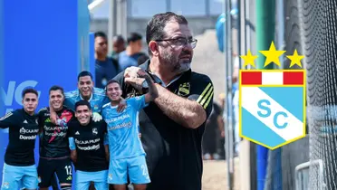 Enderson Moreira y debajo sus jugadores de Sporting Cristal