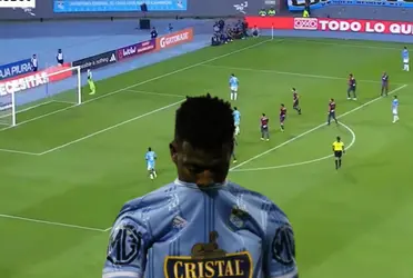 Ex arquero de Universitario y una notable atajada tras un disparo de Corozo.