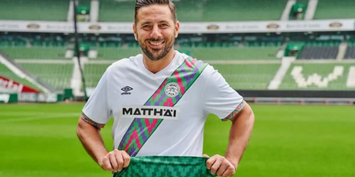 Ex futbolistas se auto invitaron pero Pizarro no los invitó