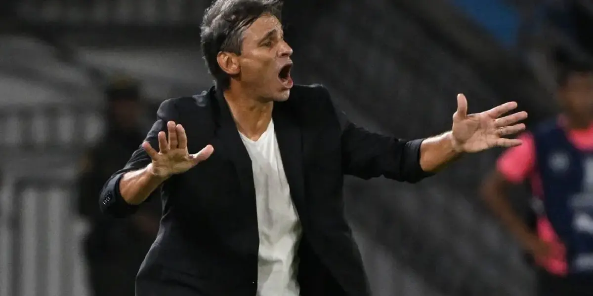 Fabián Bustos molesto