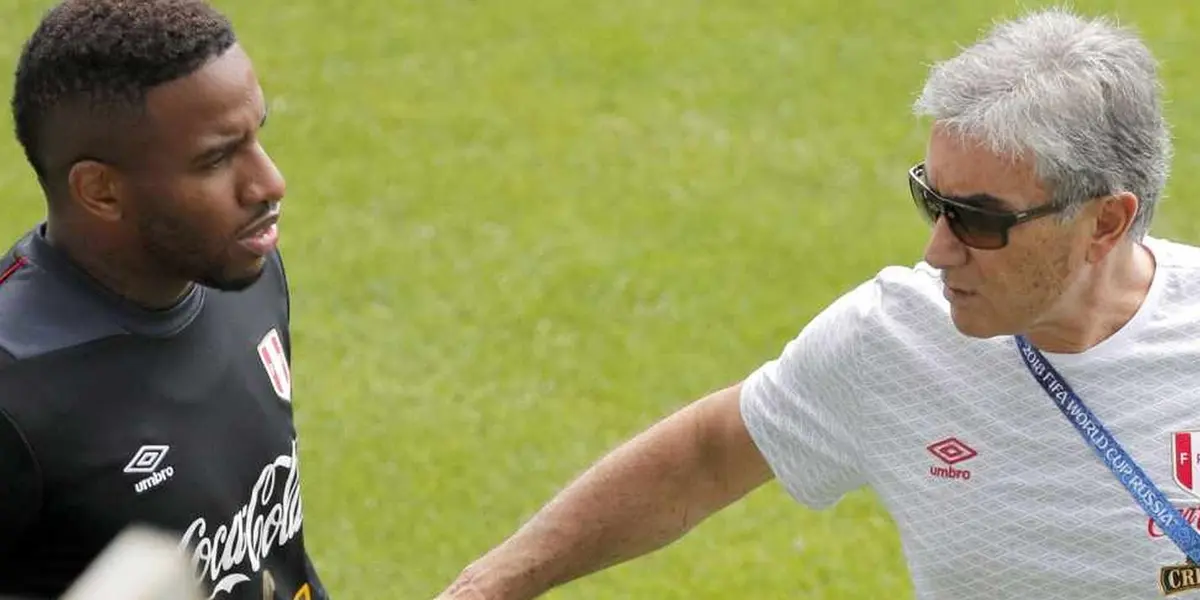 Farfán lleva muchos años en la ‘sele’, por lo que le tiene bastante confianza a Oblitas y entre ellos se juegan una que otra broma.