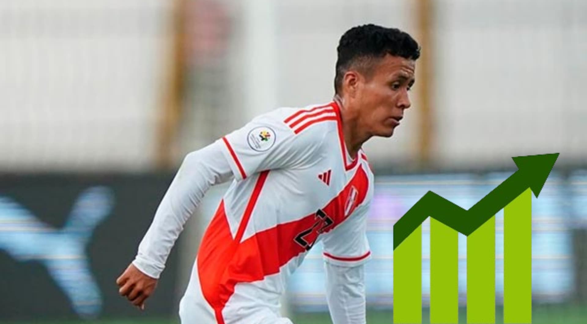Franchesco Flores con la camiseta de la Selección Peruana.