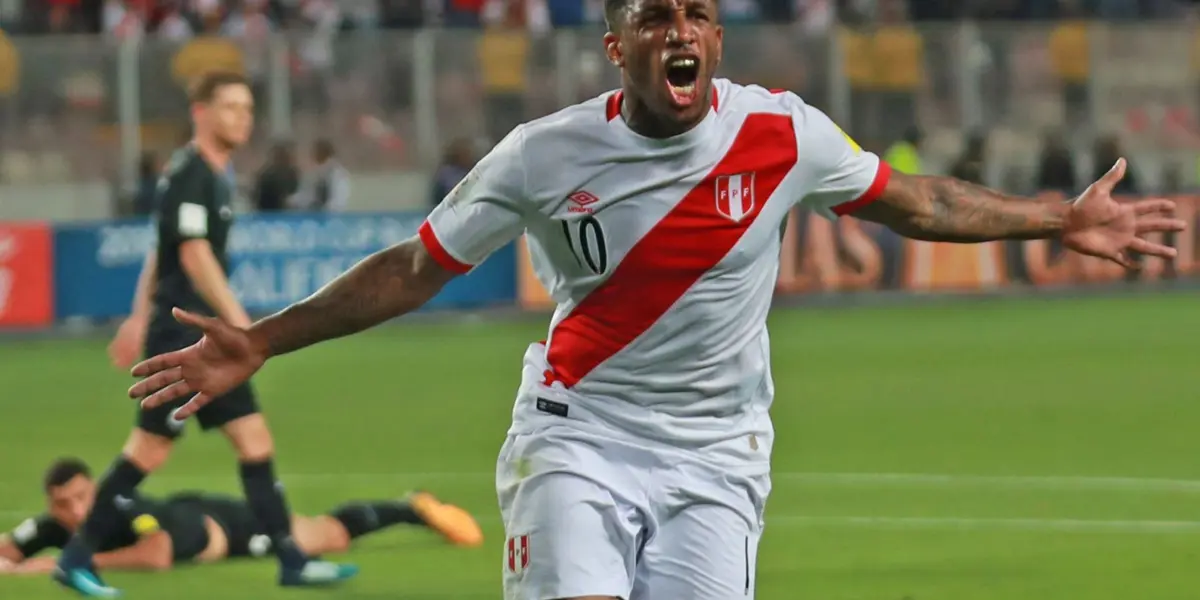 Futbolista se muere por vestir la camiseta de la Selección Peruana