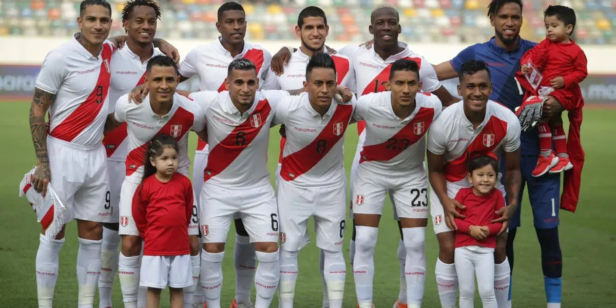 Renato Tapia sufrió constantes reclamos de Ricardo Gareca durante el partido de Perú
