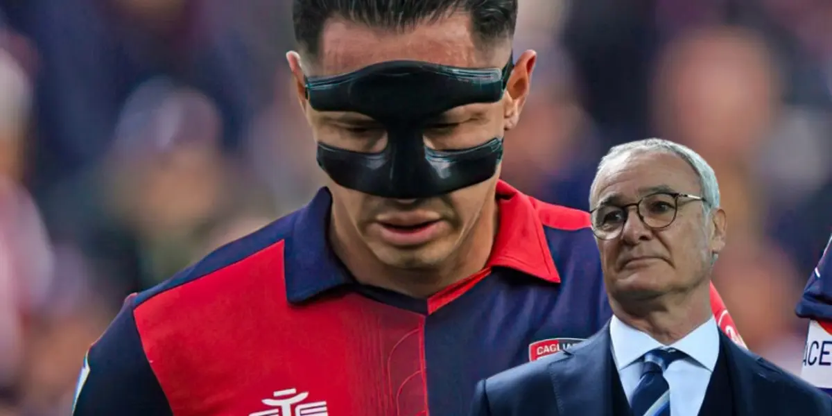 Gianluca Lapadula con la camiseta del Cagliari.