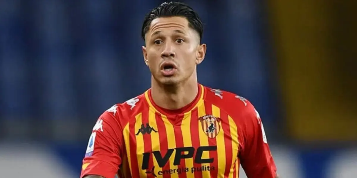 Gianluca Lapadula jugando para el Benevento de Italia. FOTO: Infobae