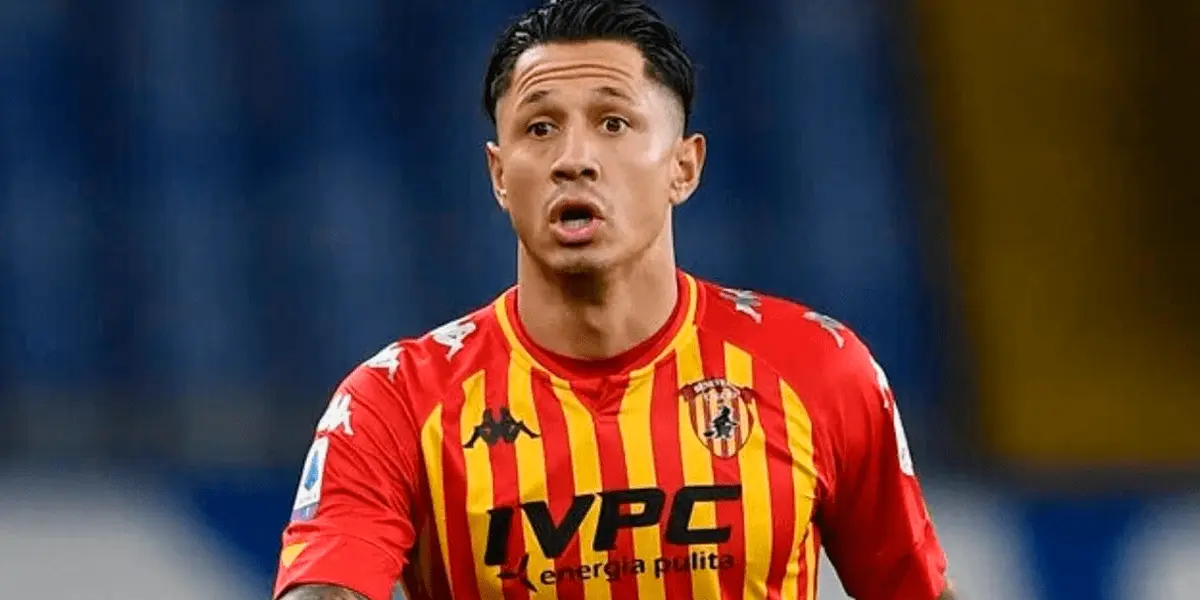 Gianluca Lapadula sufrió un fuerte golpe por parte del conjunto del Benevento
