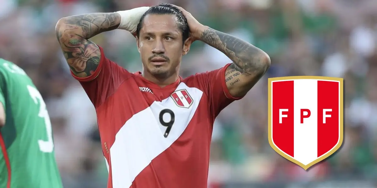 Gianluca Lapadula vistiendo la camiseta alterna de la Selección Peruana