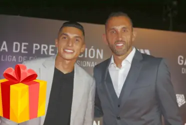 El premio que le dio Barcos a Serna por su pase gol en Alianza Lima