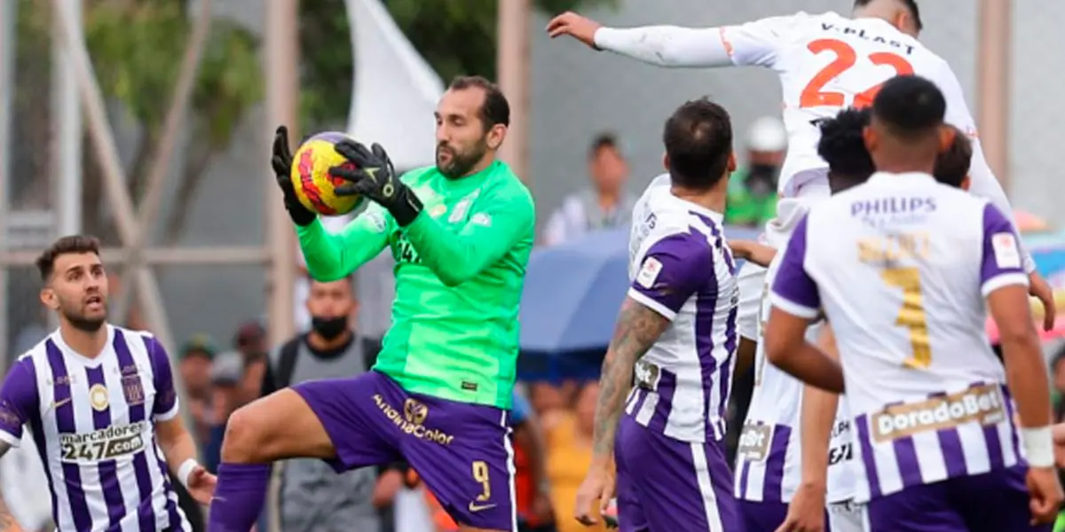 Hernán Barcos entró al arco y sorprendió a todos para darle el triunfo a Alianza Lima
