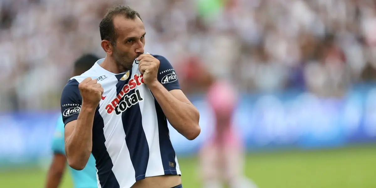 Hernán Barcos jugando con la camiseta del Alianza Lima de Perú. (Foto: Andina)