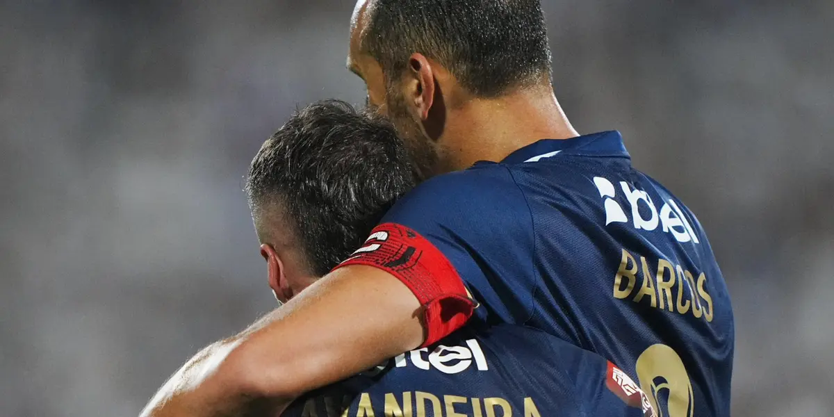 Hernán Barcos - Pablo Lavandeira (Foto: Liga 1)