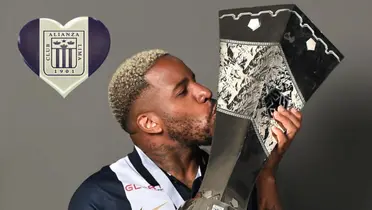 Jefferson Farfán besando la copa de campeón de la Liga 1