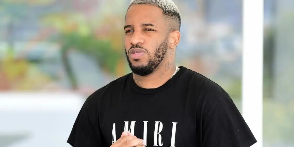 Jefferson Farfán continúa su rehabilitación en la Videna y viaja todos los días en su mega auto.