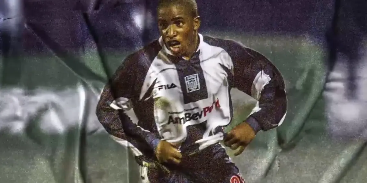 Jefferson Farfán jugando con la camiseta del Alianza Lima de Perú. (Foto: Infobae)