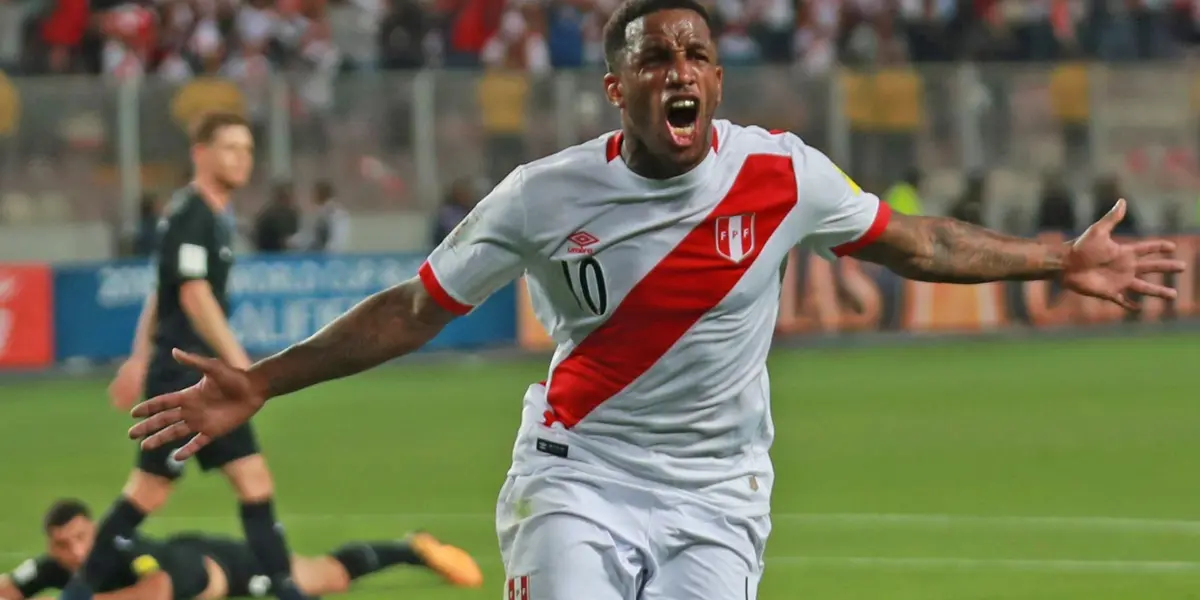 Jefferson Farfán jugando con la selección de Perú. FOTO: Andina