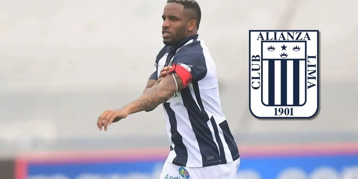 Jefferson Farfán vistiendo la camiseta de Alianza Lima