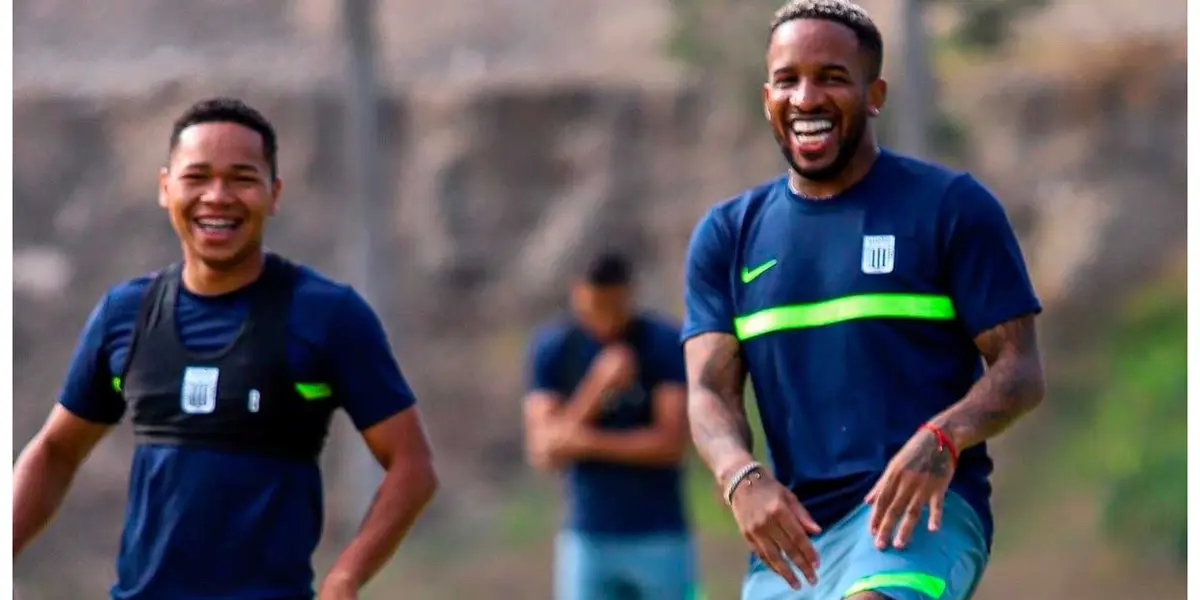 Jefferson Farfán y Miguel Cornejo. FOTO: VIVES.FUTBOL