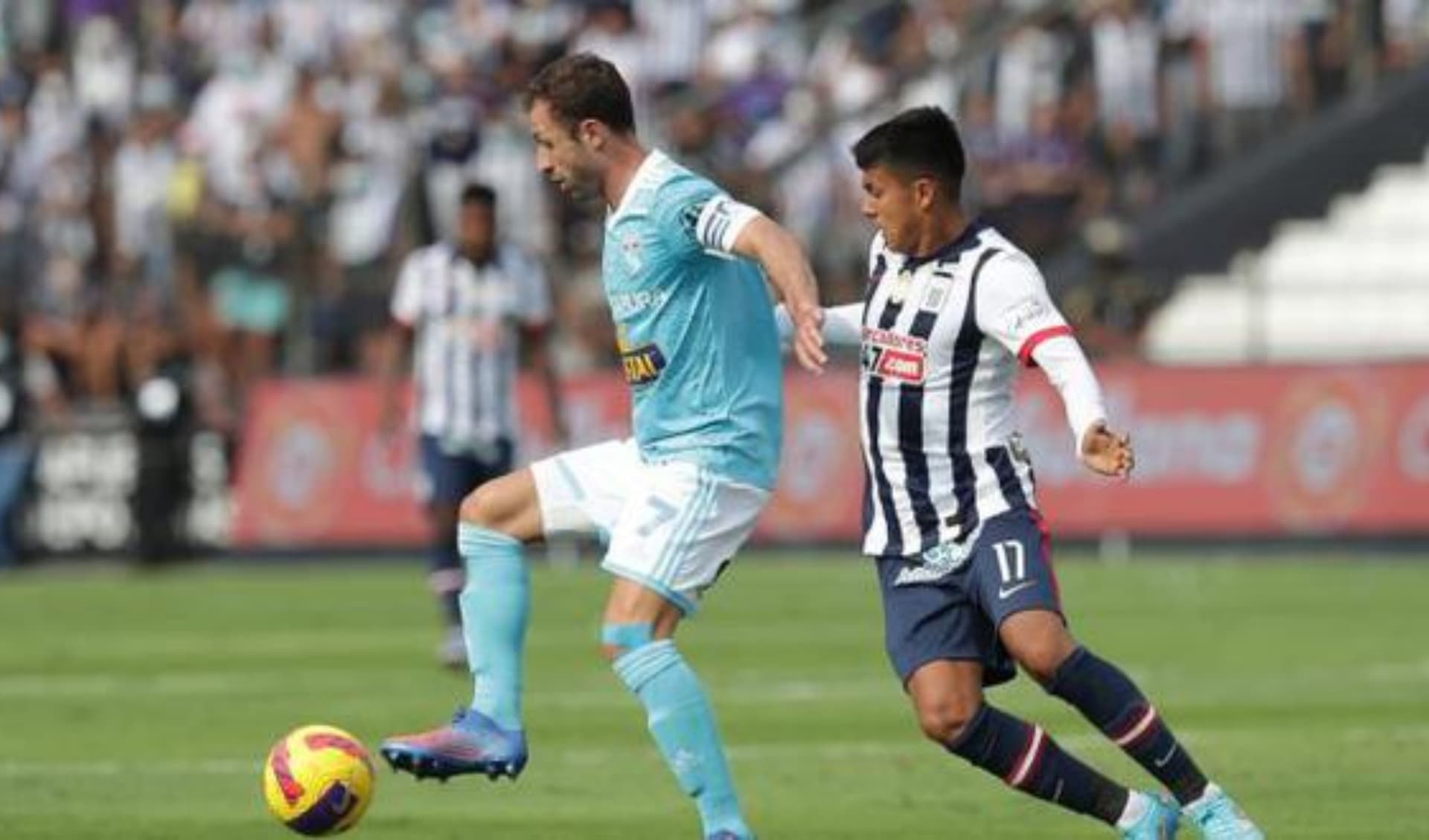 Jesús Castillo fue el 'ancla' en la mitad de la cancha en la victoria de Sporting Cristal