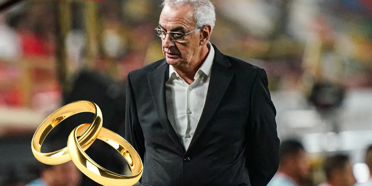 Jorge Fossati mirando al piso (Foto: Andina)