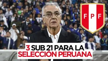 Jorge Fossati mirando detenidamente