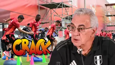 Jorge Fossati mirando uno de los entrenamientos de la Blanquirroja en Videna
