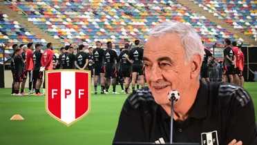 Jorge Fossati mirando uno de los últimos entrenamientos de la Bicolor en el mes de marzo