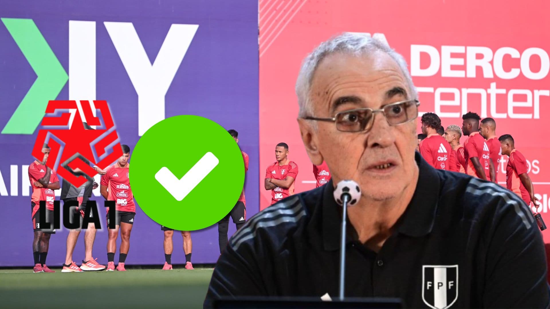 Jorge Fossati y detrás los seleccionados entrenando en Videna