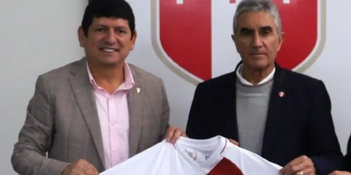 Juan Carlos Oblitas se quedará en la FPF