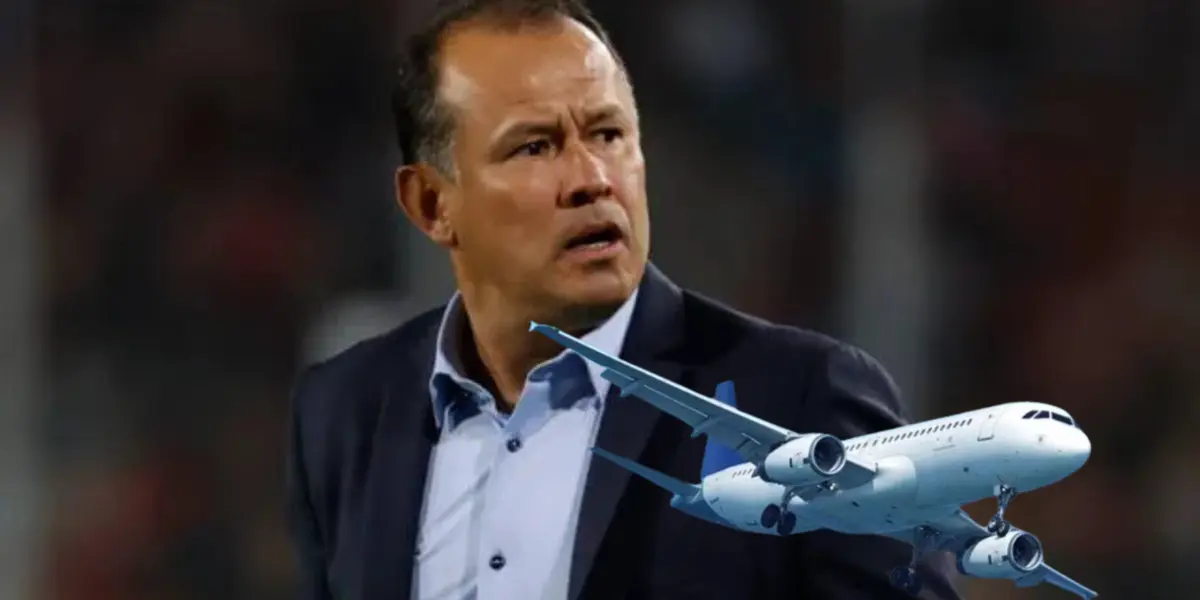 Juan Reynoso dirigiendo a la Selección Peruana.