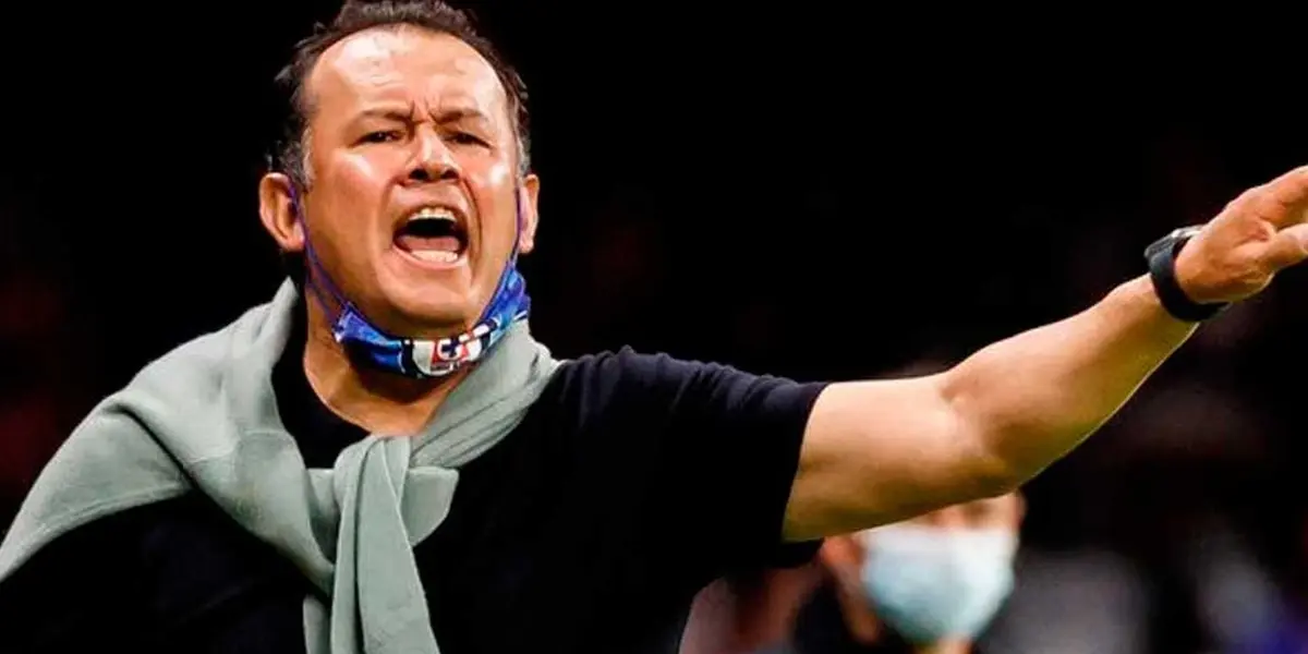 Juan Reynoso parece que no desea seguir en México y aceptaría ir a la Selección Peruana, ya que el Cruz Azul no esá contento con él.