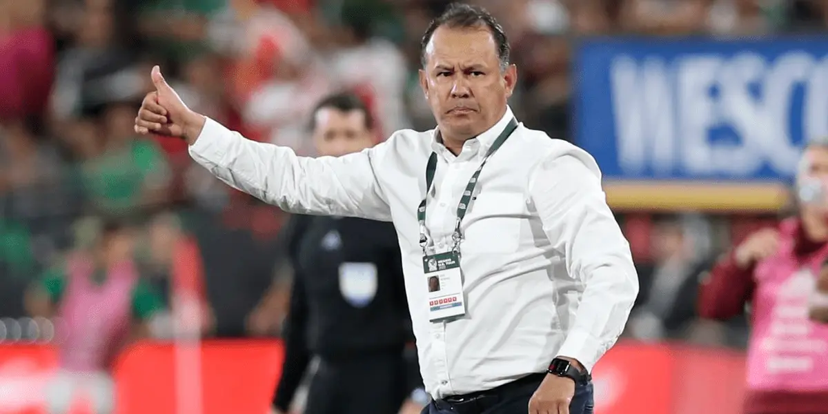 Juan Reynoso ya está viendo para sumar nuevos jugadores en la Selección Peruana